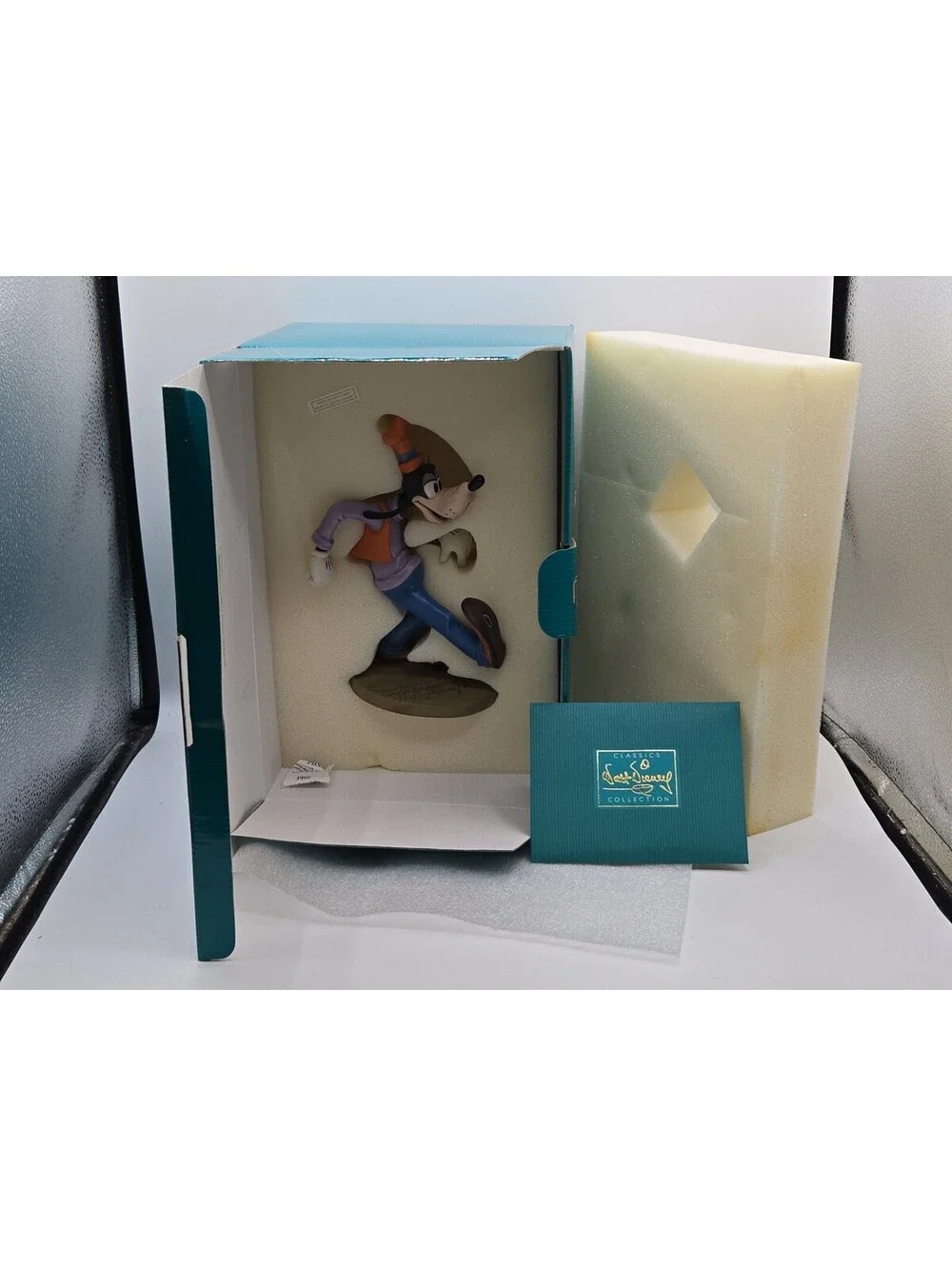 WDCC Disney Goofy Moving Day Oh The World Owes Me A Livin Figure NIB Sealed COA